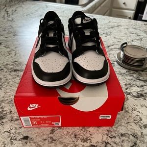 Nike Jordan drunk 1's low top black and white brand new. Never been worn.